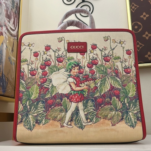 GUCCI🍓 NWOT Limited Edition Tote - Picture 13 of 14